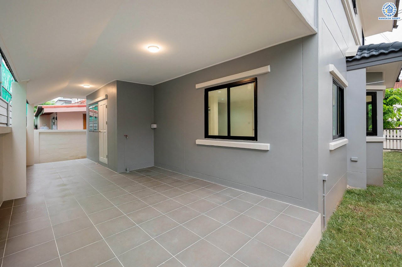 บ้านมือสองตกแต่งใหม่ โครงการ ณัฐชากรีนวิลล์ ปิ่นเกล้า-กาญจนาฯ บนเนื้อที่ 57.70 ตร.ว. ฟังก์ชัน 3 ห้องนอน 2 ห้องน้ำ จอดรถได้ 2 คัน บนทำเลศักยภาพ ใกล้เซ็นทรัลเวสต์เกต ทางด่วน "ศรีรัช" รถไฟฟ้าสายสีม่วง "สถานีตลาดบางใหญ่"